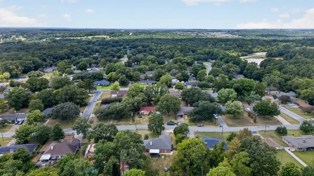 9314 Londonderry Tyler, TX 75703
