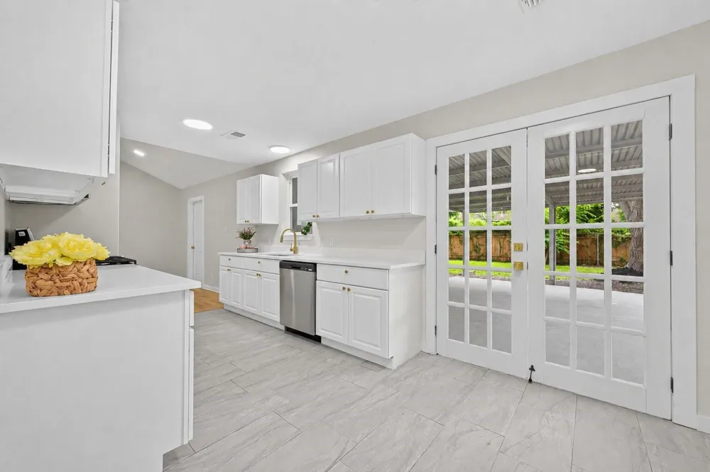 6418 Standing Oaks Street Houston, TX 77050