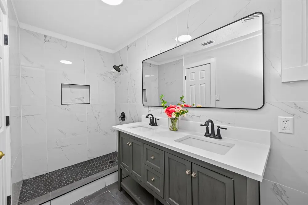 6418 Standing Oaks Street Houston, TX 77050