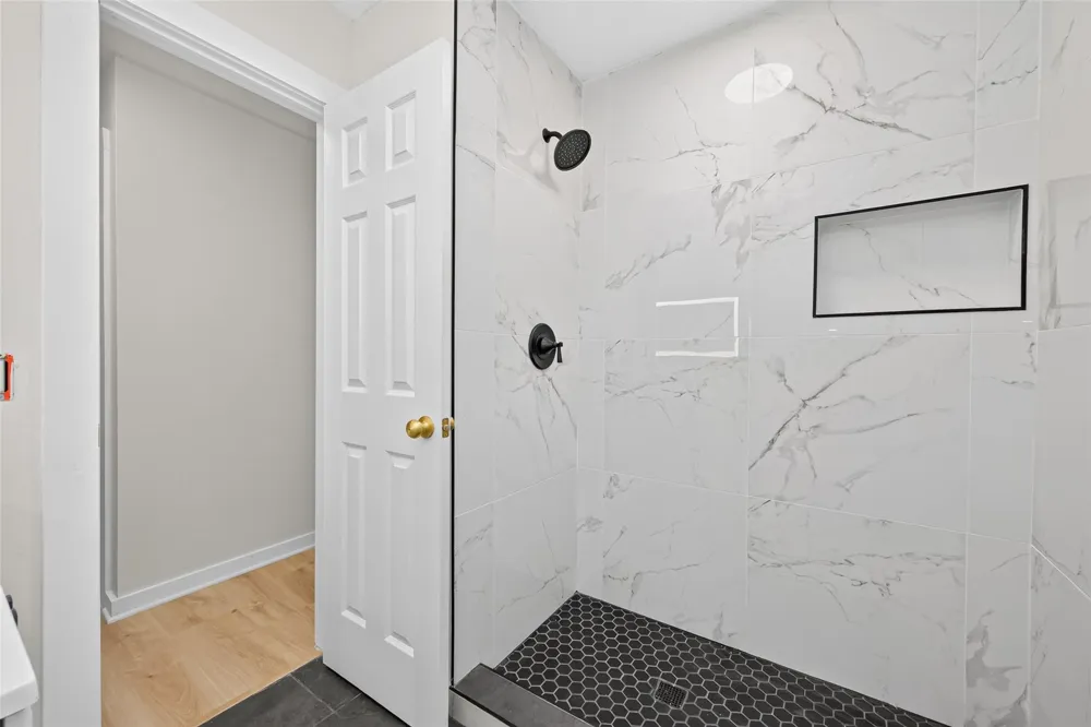 6418 Standing Oaks Street Houston, TX 77050
