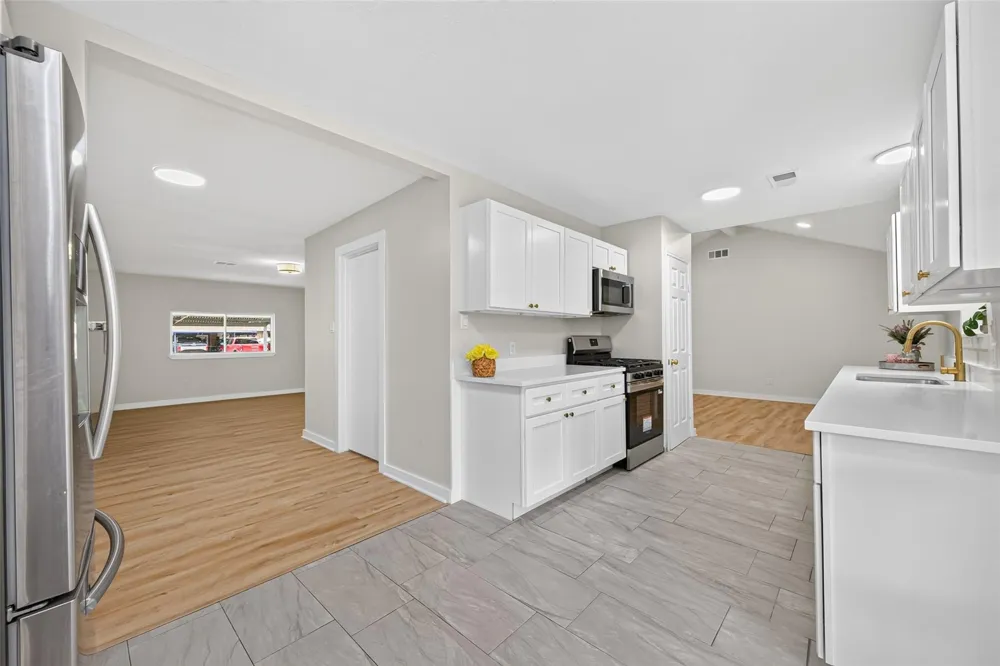 6418 Standing Oaks Street Houston, TX 77050