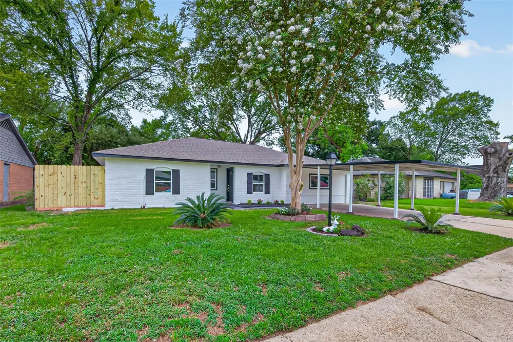 6418 Standing Oaks Street Houston, TX 77050