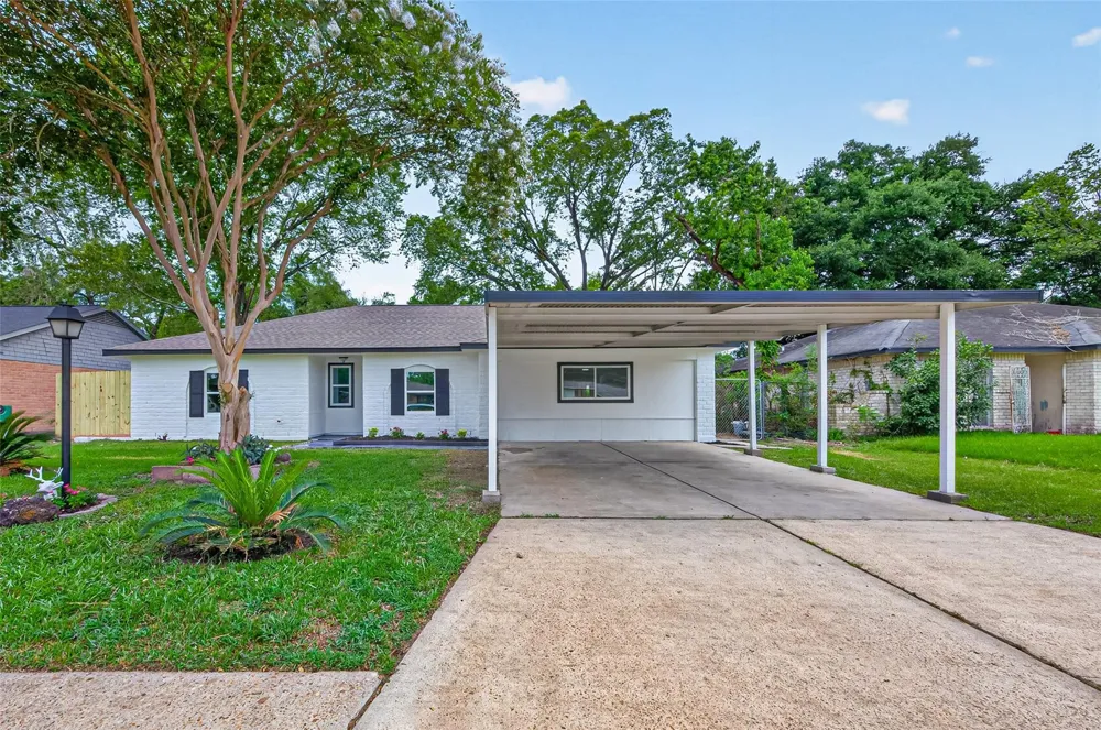 6418 Standing Oaks Street Houston, TX 77050