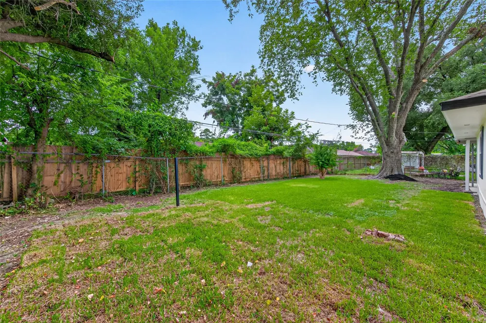 6418 Standing Oaks Street Houston, TX 77050