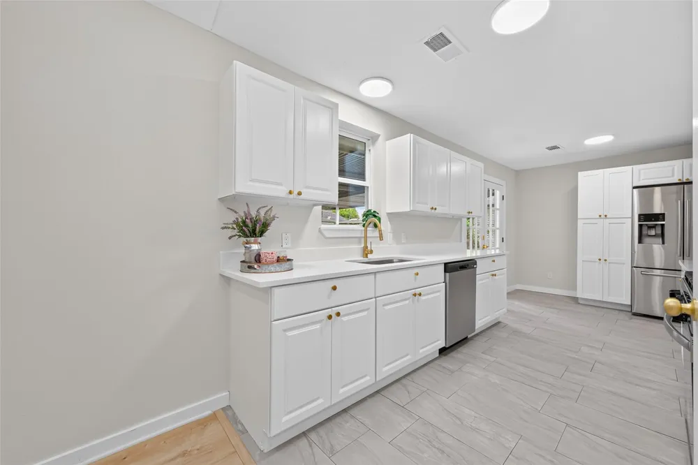 6418 Standing Oaks Street Houston, TX 77050