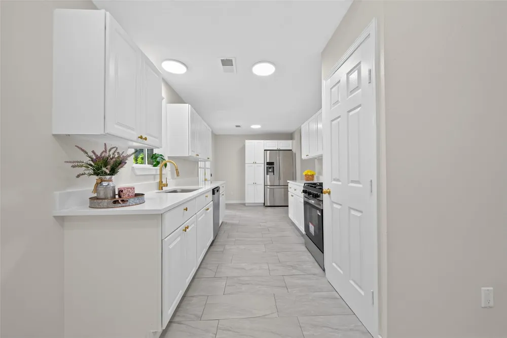 6418 Standing Oaks Street Houston, TX 77050
