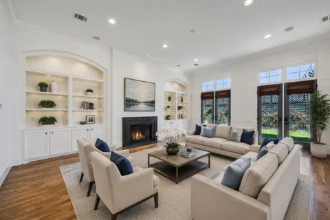 1116 Mosaico Lane