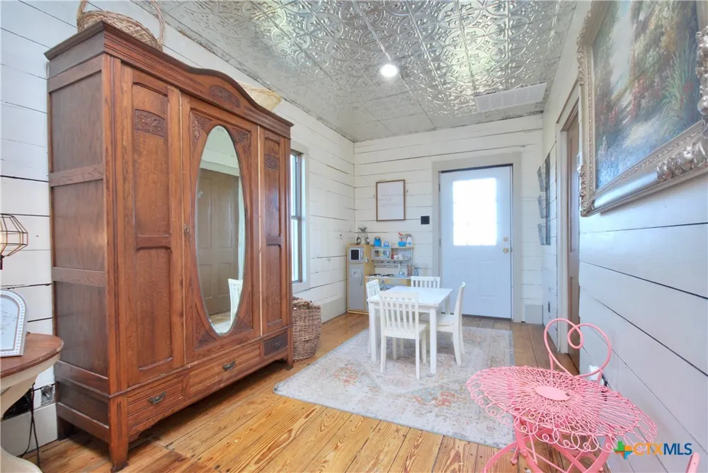 4228 County Road 256 Moulton, TX 77975