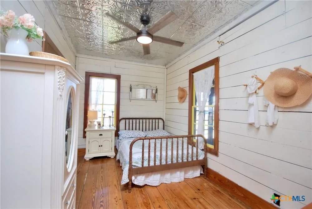 4228 County Road 256 Moulton, TX 77975
