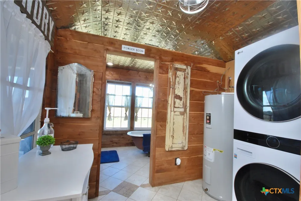 4228 County Road 256 Moulton, TX 77975