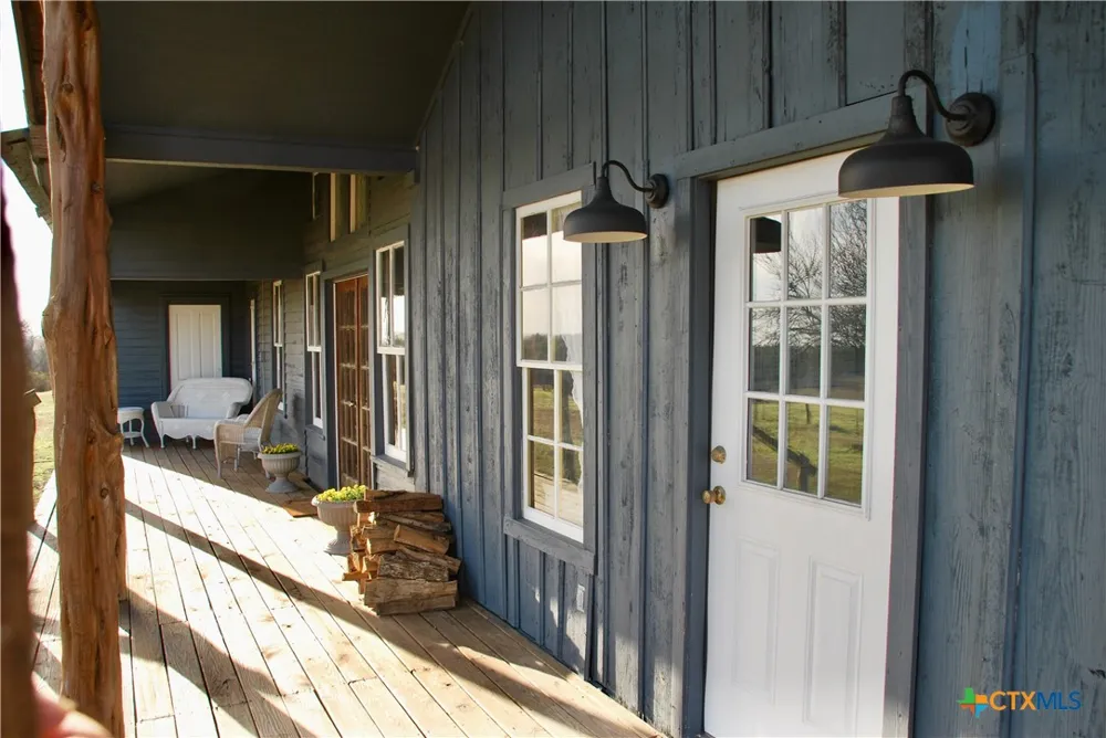 4228 County Road 256 Moulton, TX 77975