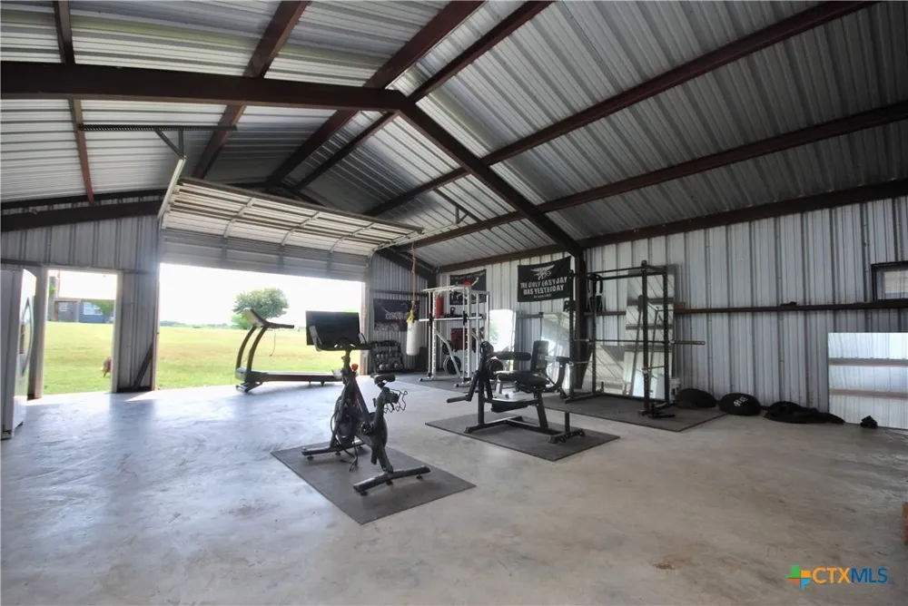 4228 County Road 256 Moulton, TX 77975