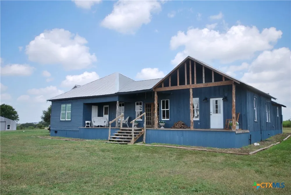 4228 County Road 256 Moulton, TX 77975