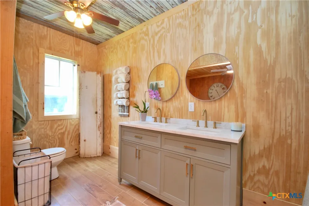4228 County Road 256 Moulton, TX 77975