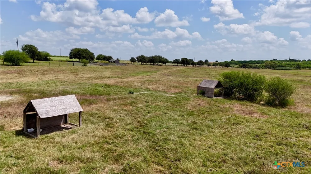 4228 County Road 256 Moulton, TX 77975
