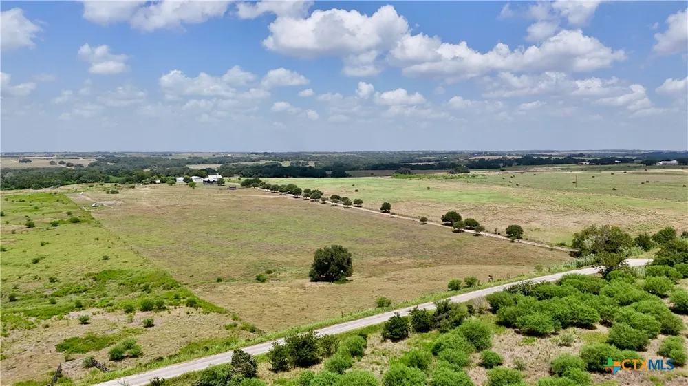 4228 County Road 256 Moulton, TX 77975