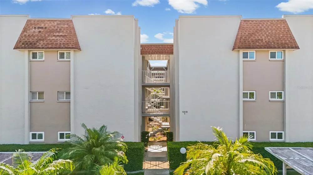 1310 GLEN OAKS DRIVE E #383E Sarasota, FL 34232