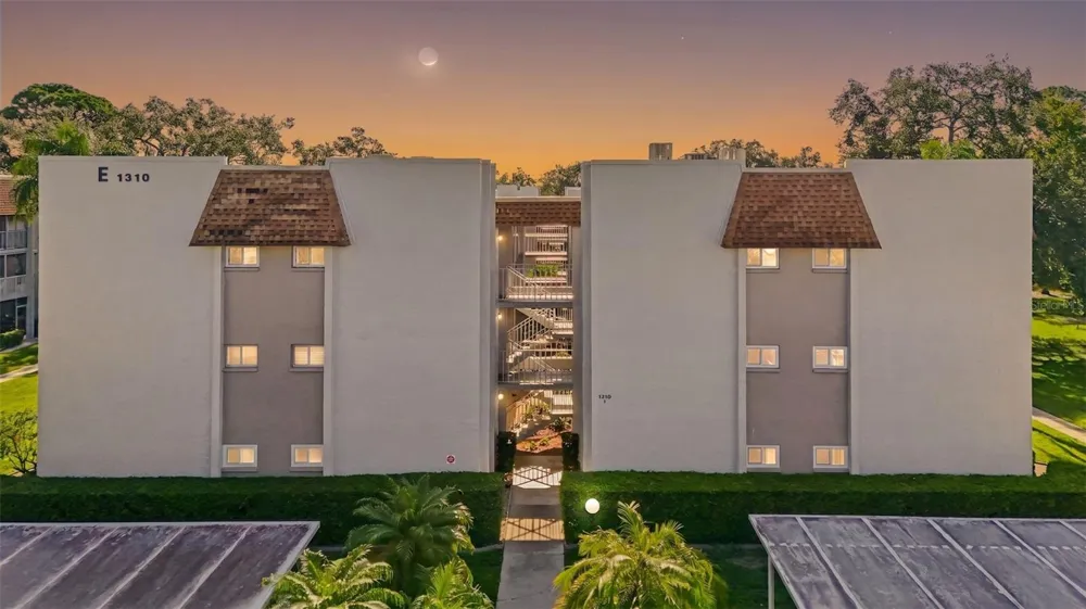 1310 GLEN OAKS DRIVE E #383E Sarasota, FL 34232