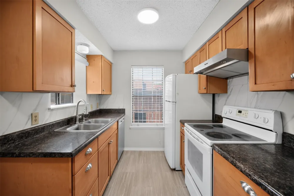 2111 E Beltline Road Richardson, TX 75081