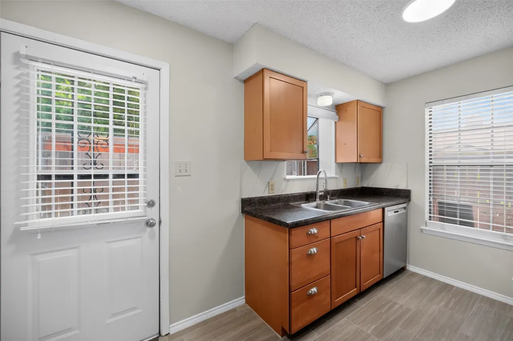 2111 E Beltline Road Richardson, TX 75081