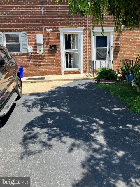 1513 ROOSEVELT DRIVE