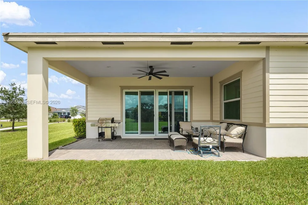 1085 Haywagon Trl Loxahatchee, FL 33470