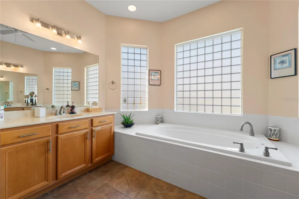 4048 PHOENICIAN WAY Winter Haven, FL 33884