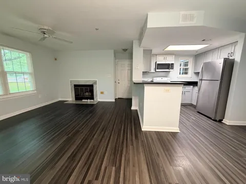 931 HILLSIDE LAKE TERRACE #103