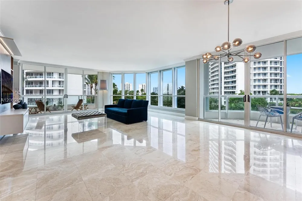 21150 Point Pl #702 Aventura, FL 33180