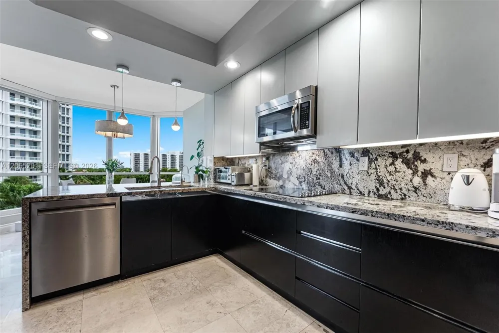 21150 Point Pl #702 Aventura, FL 33180