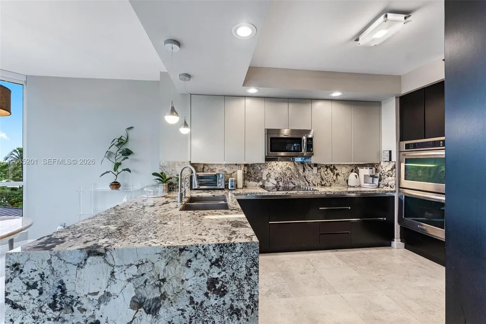 21150 Point Pl #702 Aventura, FL 33180