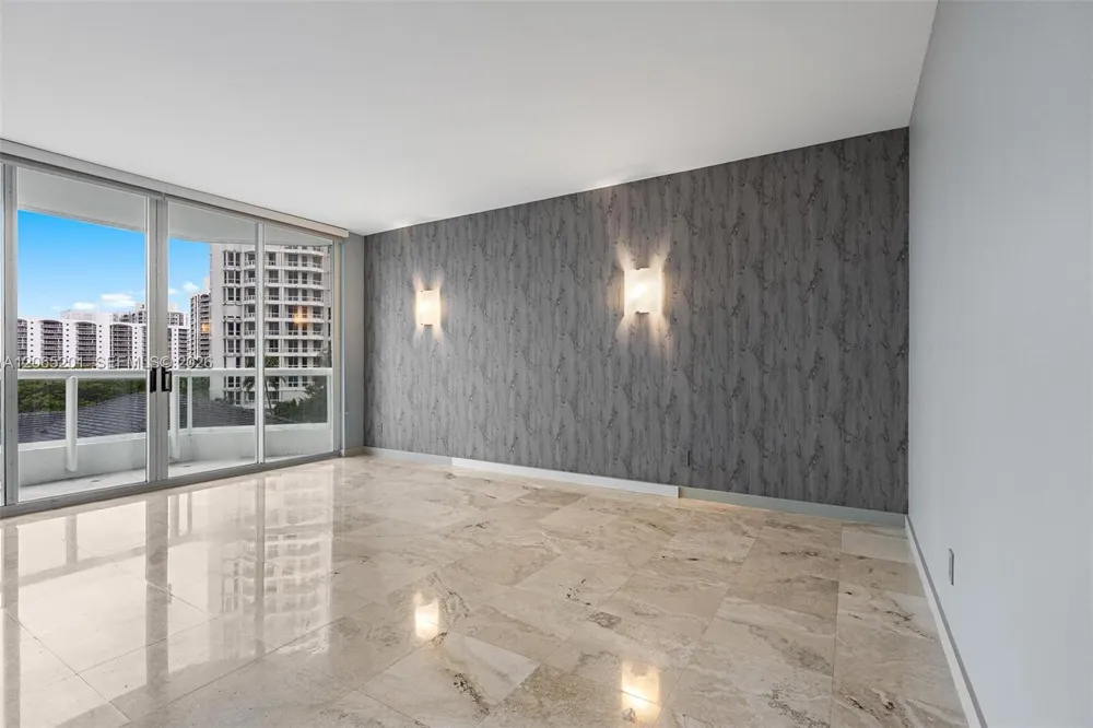21150 Point Pl #702 Aventura, FL 33180