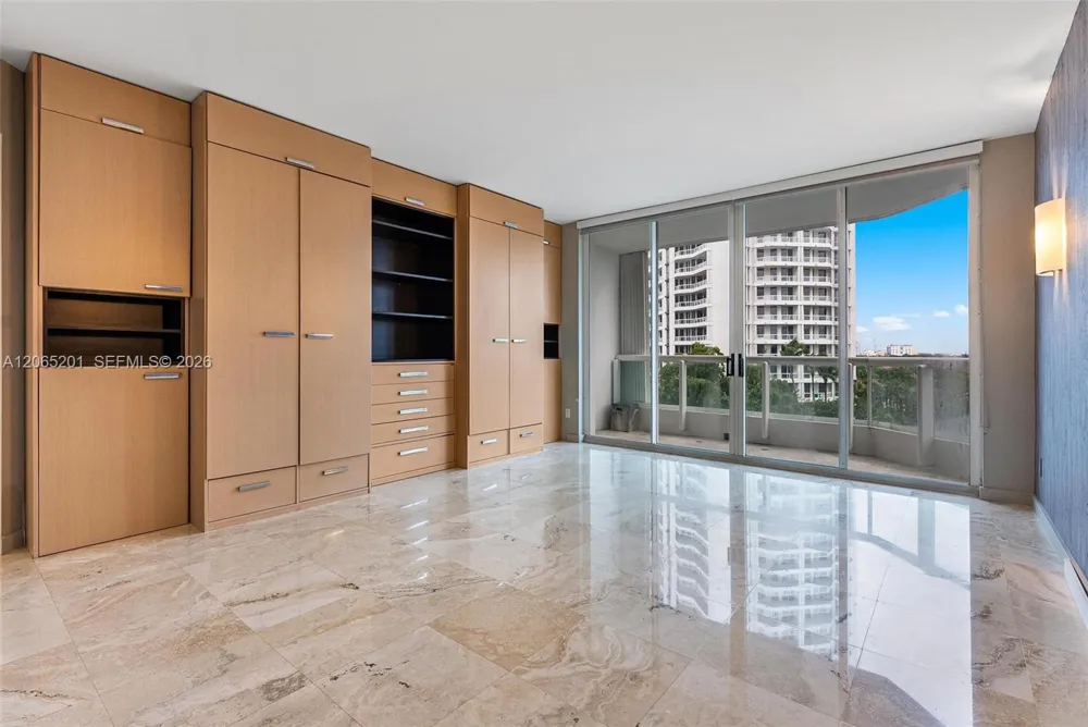 21150 Point Pl #702 Aventura, FL 33180