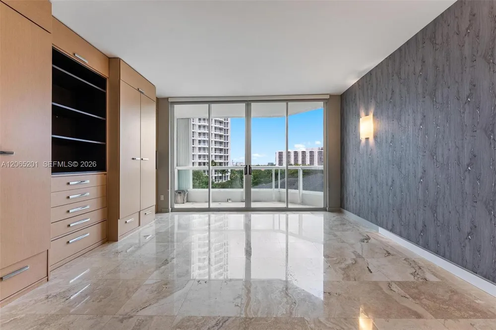 21150 Point Pl #702 Aventura, FL 33180