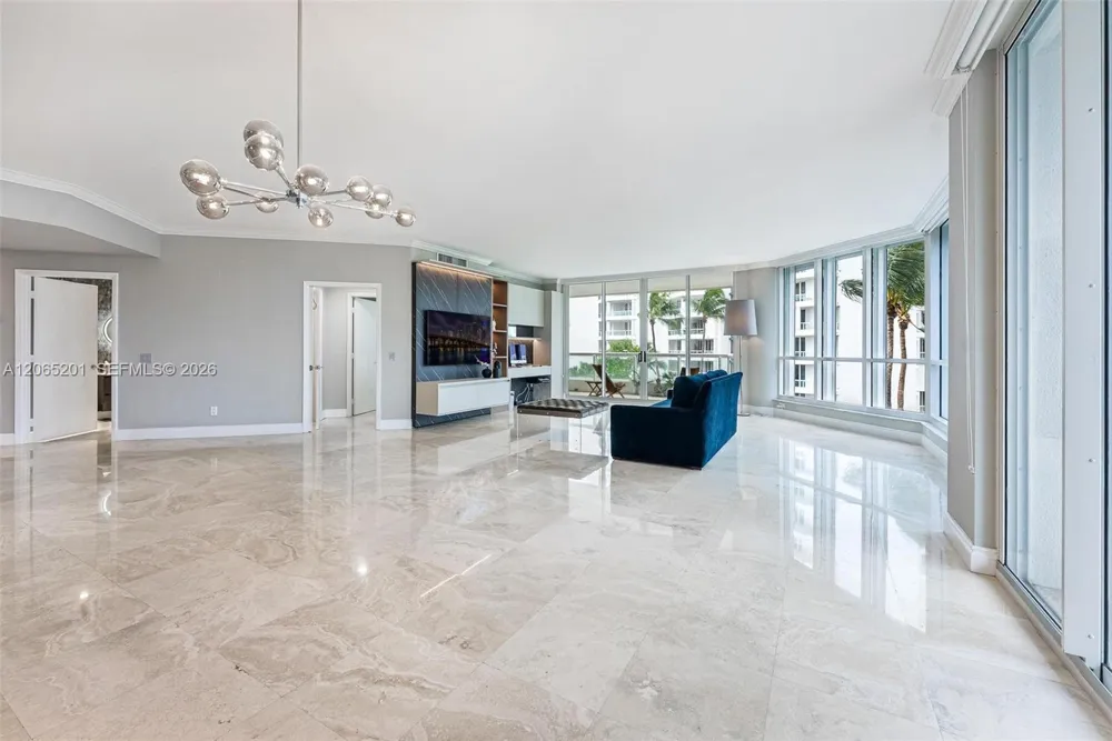 21150 Point Pl #702 Aventura, FL 33180