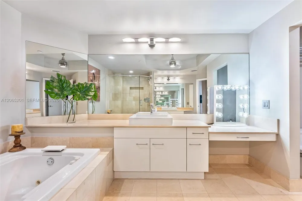 21150 Point Pl #702 Aventura, FL 33180