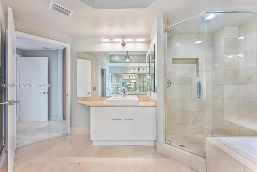 21150 Point Pl #702 Aventura, FL 33180
