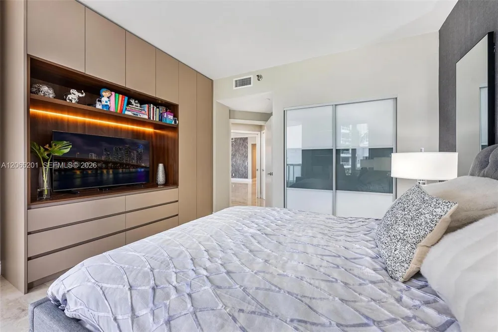 21150 Point Pl #702 Aventura, FL 33180