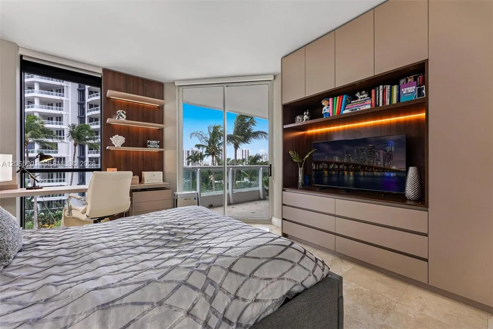 21150 Point Pl #702 Aventura, FL 33180