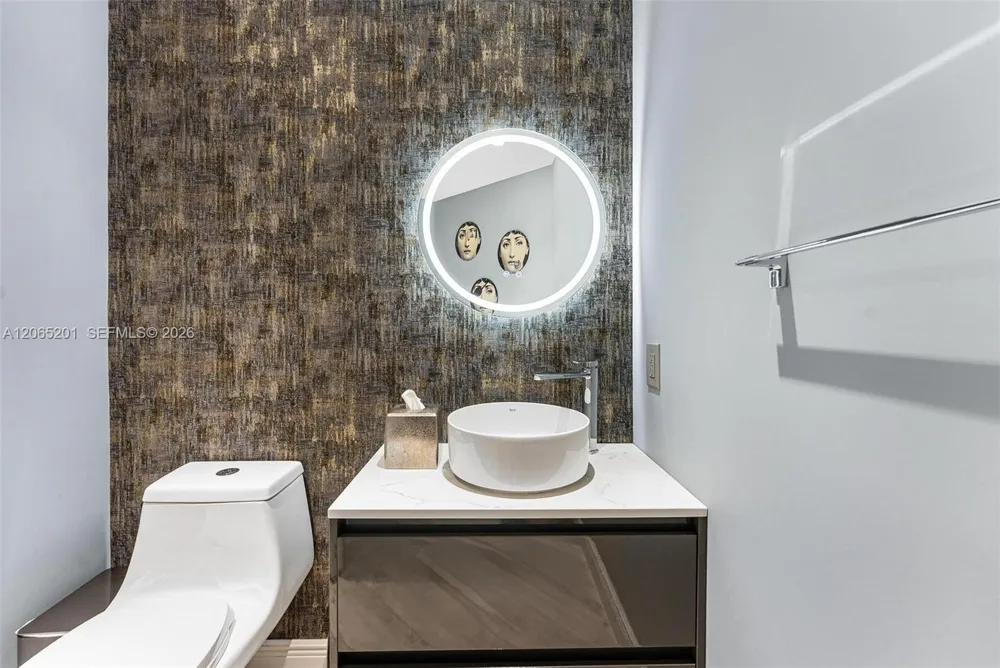 21150 Point Pl #702 Aventura, FL 33180