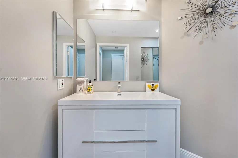 21150 Point Pl #702 Aventura, FL 33180
