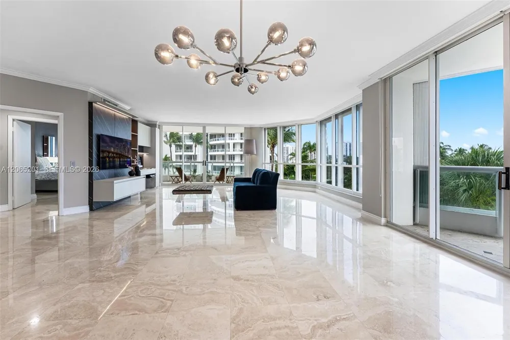 21150 Point Pl #702 Aventura, FL 33180
