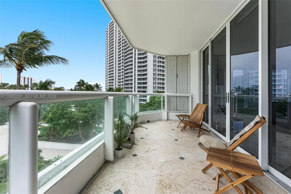21150 Point Pl #702 Aventura, FL 33180