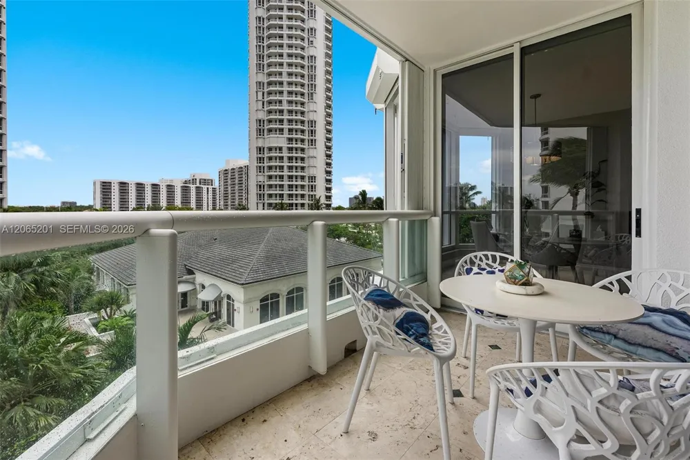 21150 Point Pl #702 Aventura, FL 33180