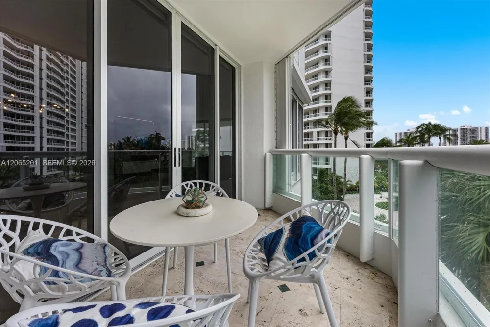 21150 Point Pl #702 Aventura, FL 33180