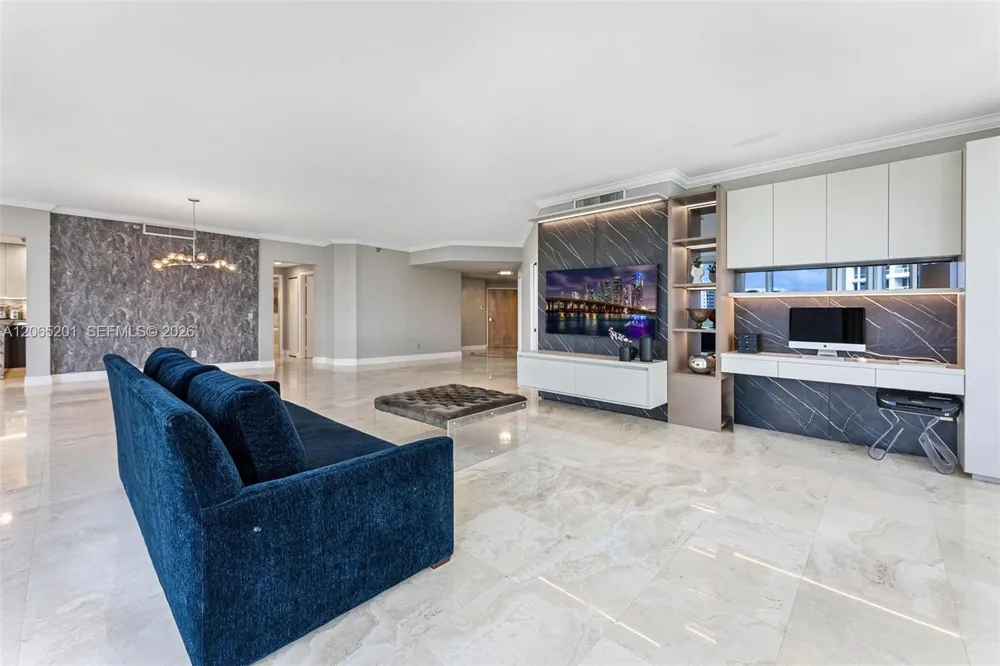 21150 Point Pl #702 Aventura, FL 33180
