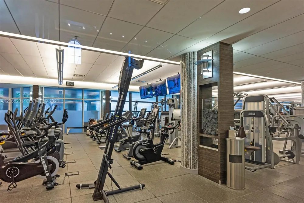 21150 Point Pl #702 Aventura, FL 33180