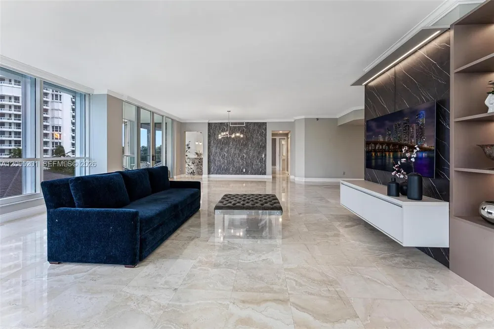 21150 Point Pl #702 Aventura, FL 33180