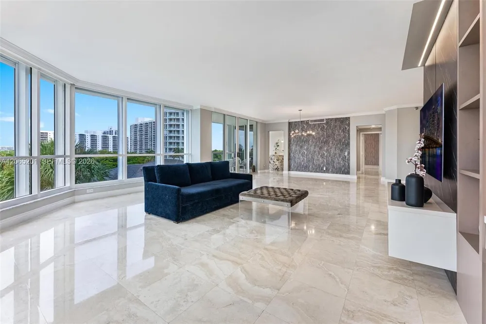 21150 Point Pl #702 Aventura, FL 33180