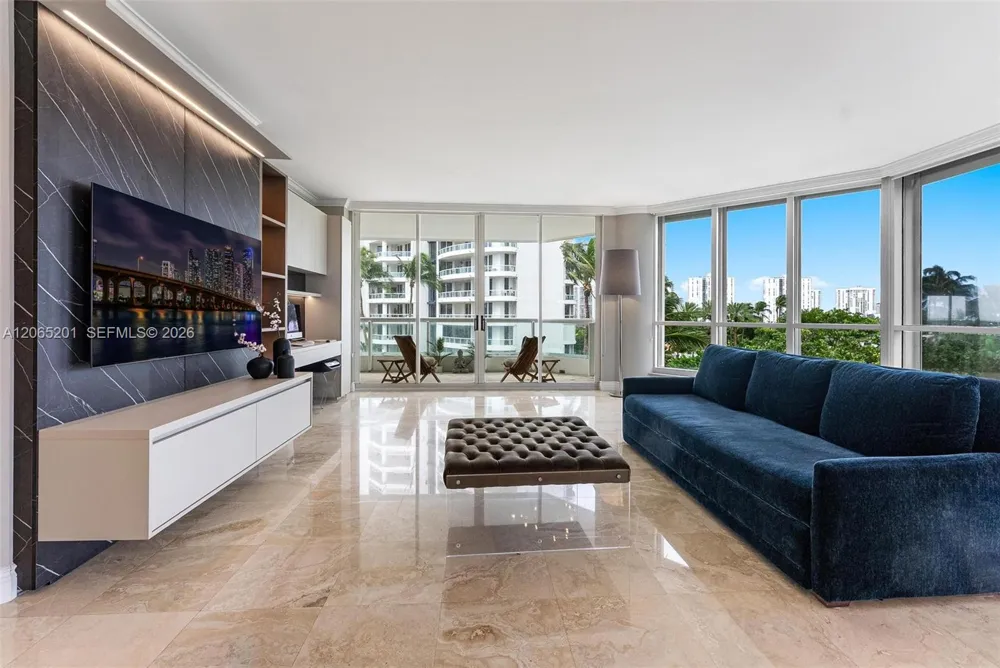 21150 Point Pl #702 Aventura, FL 33180